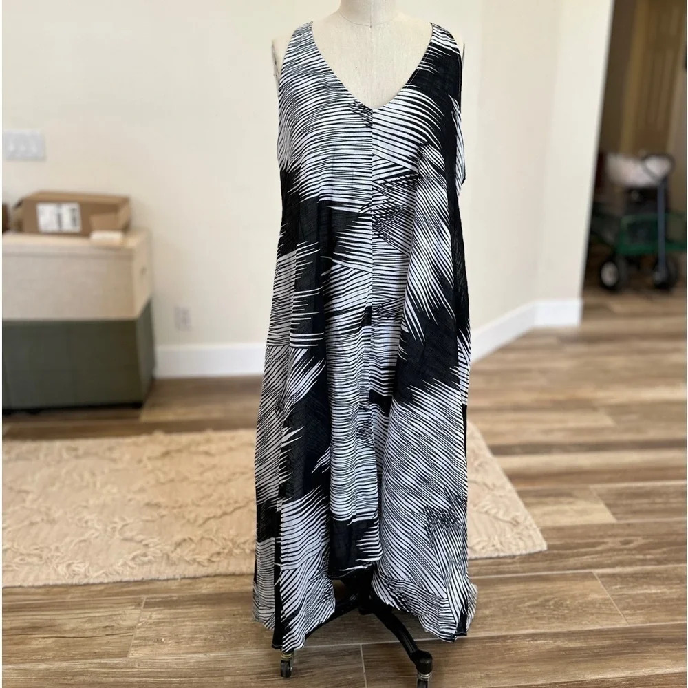 Kenneth Cole Women’s Racerback Twist Strap Dress in Black & White Print